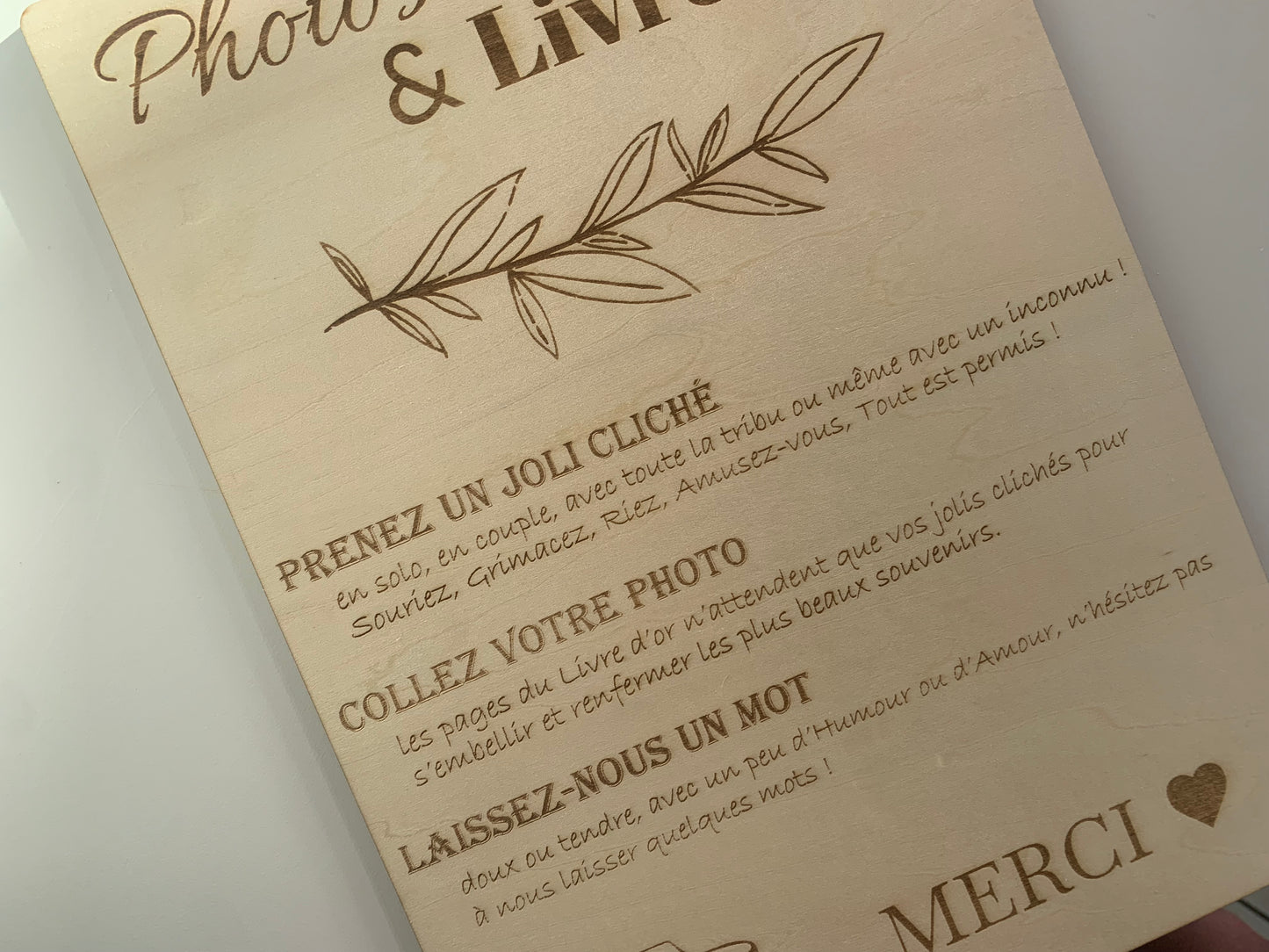 Panneau en Bois "Livre d'or & Photos Souvenirs" – Feuille d'olivier