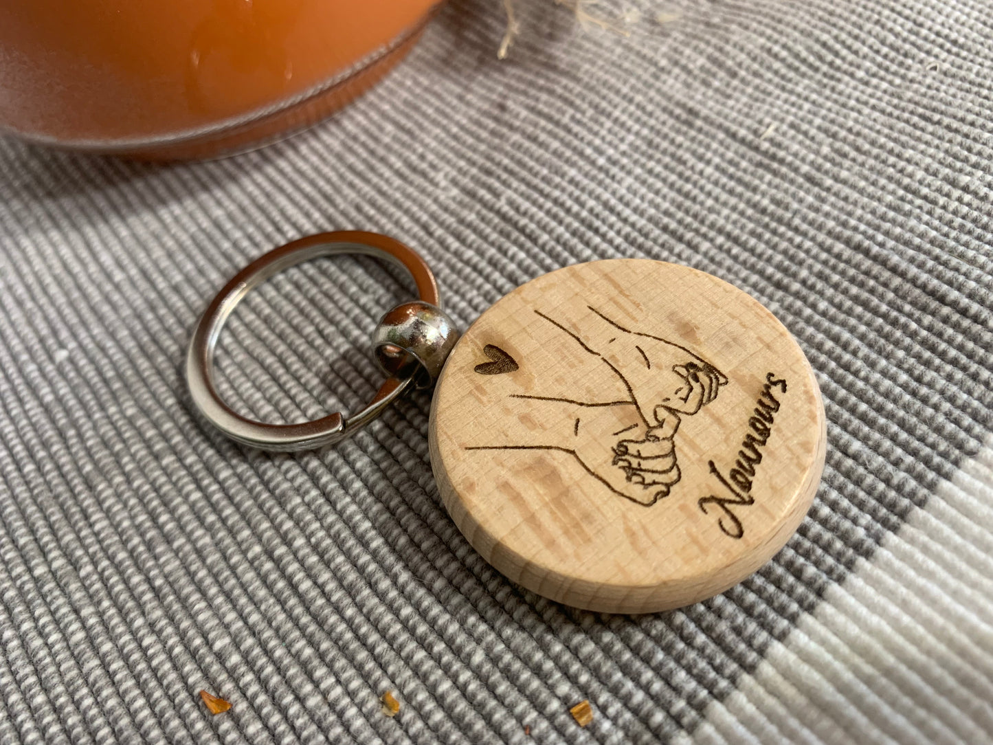 Porte clé en bois gravé - personnalisé mains entrelacées