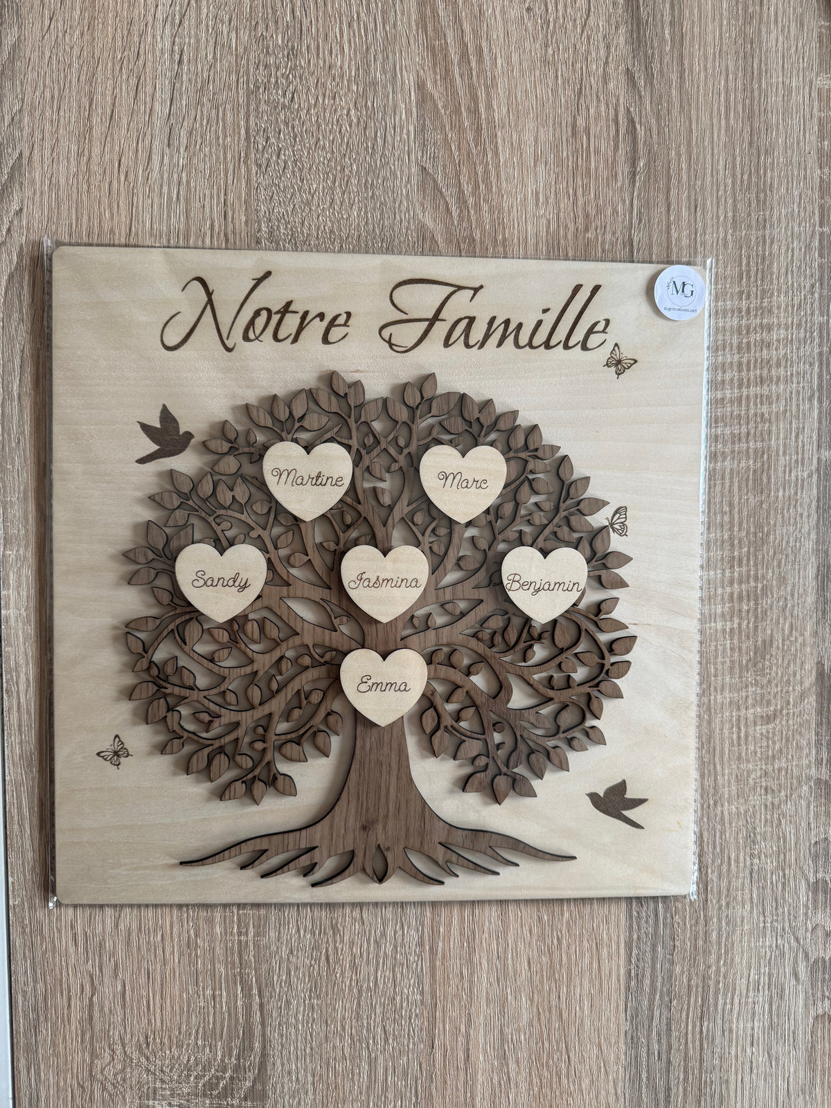 Tableau en bois Arbre de vie - Personnalisé cœurs Prénoms Notre Famille