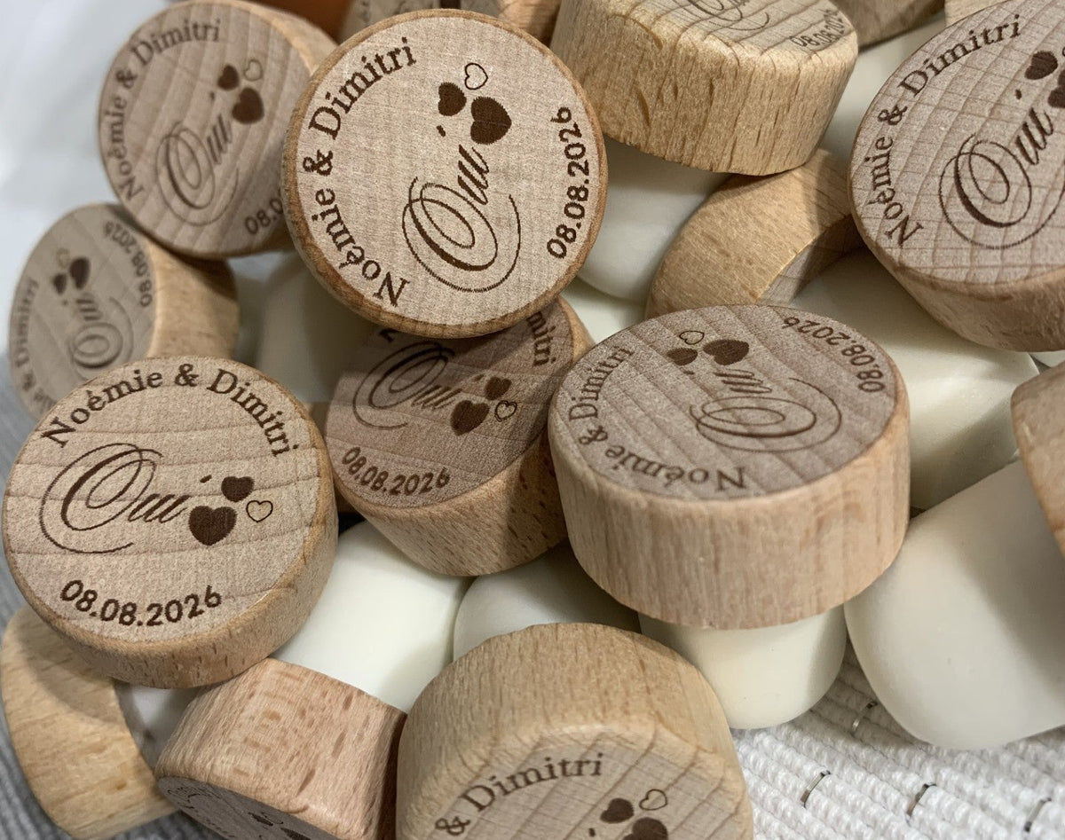 Lot de bouchons de bouteille en bois personnalisés « Oui » avec prénoms et date de mariage gravés