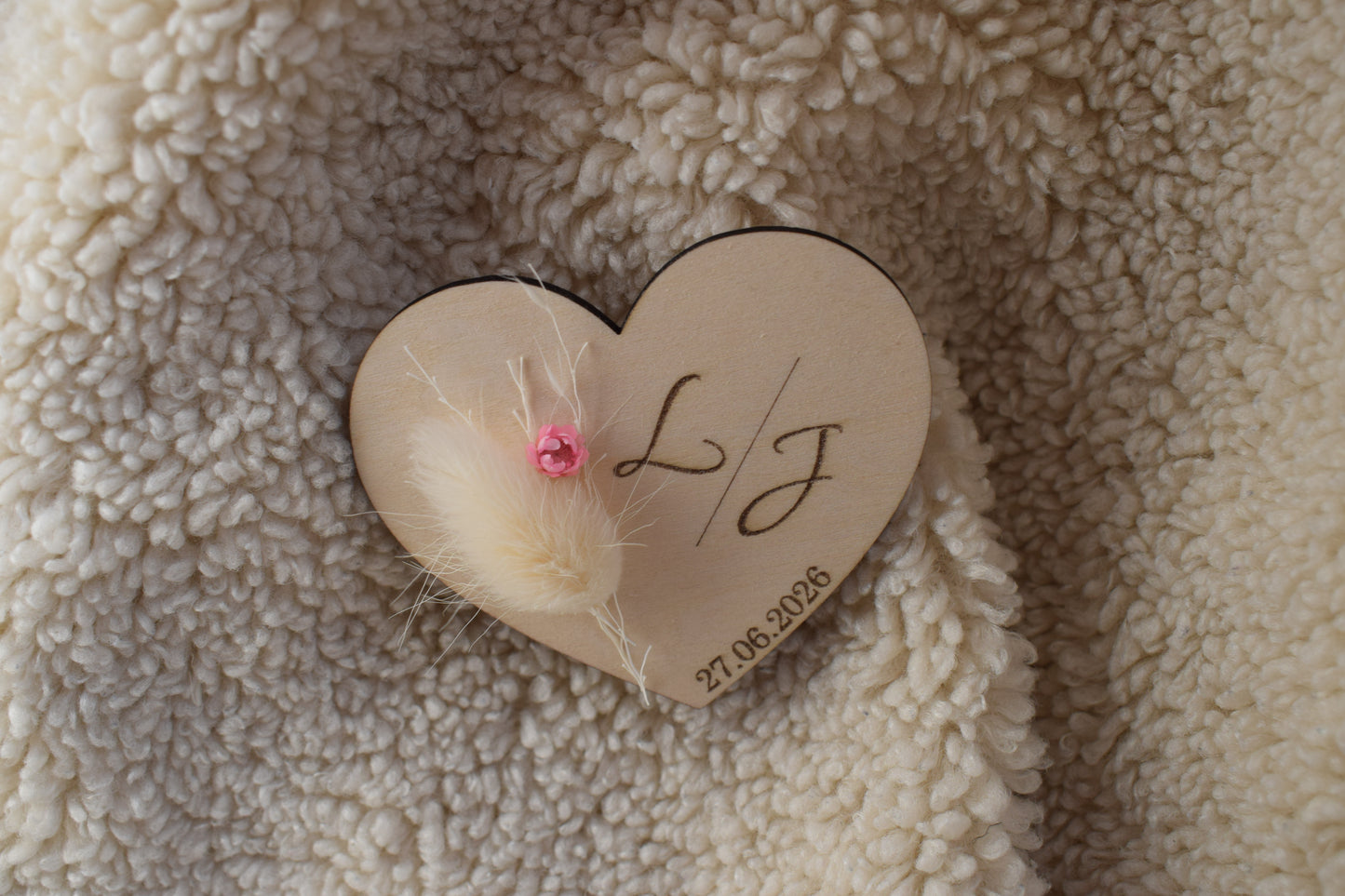 Magnet forme de cœur mariage en bois – personnalisé fleurs séchées