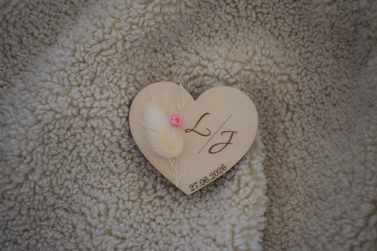 Magnet forme de cœur mariage en bois – personnalisé fleurs séchées