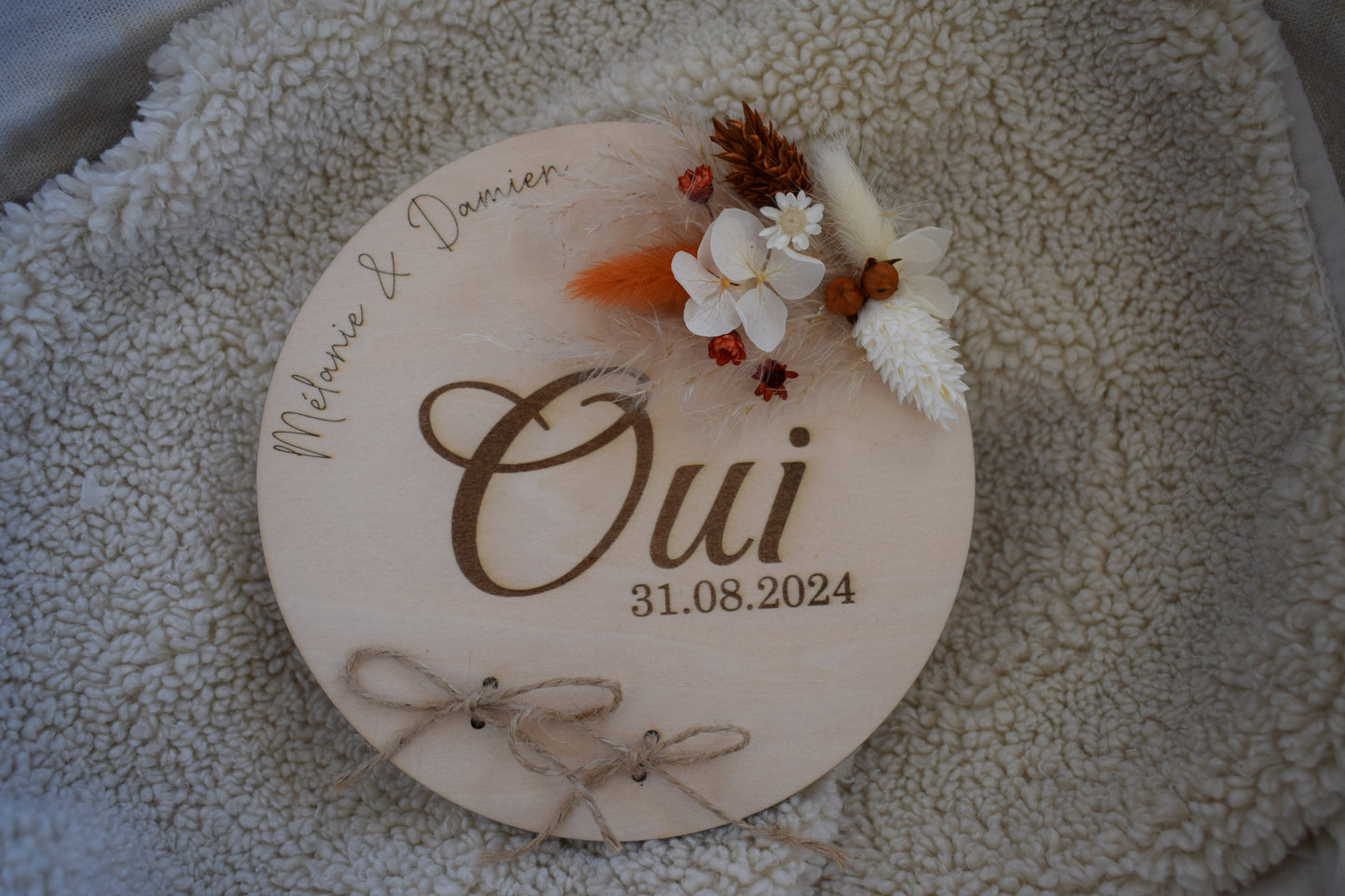 Porte alliances en bois gravé personnalisé – Fleurs séchées Terracotta