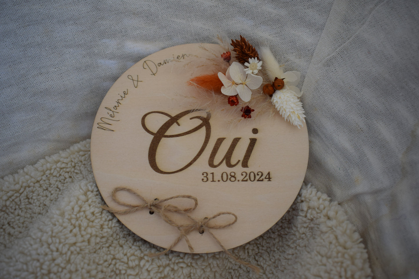 Porte alliances en bois gravé personnalisé – Fleurs séchées Terracotta