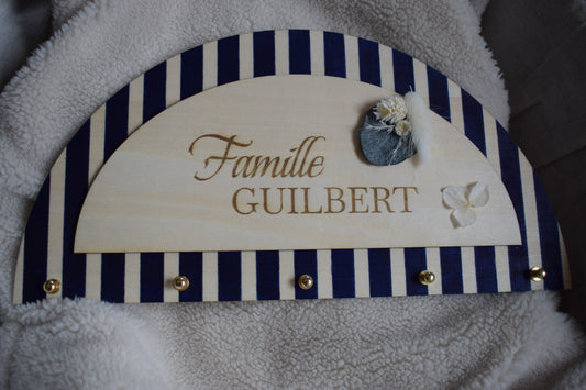 Porte-clés mural personnalisé en bois – Décoration entrée Famille