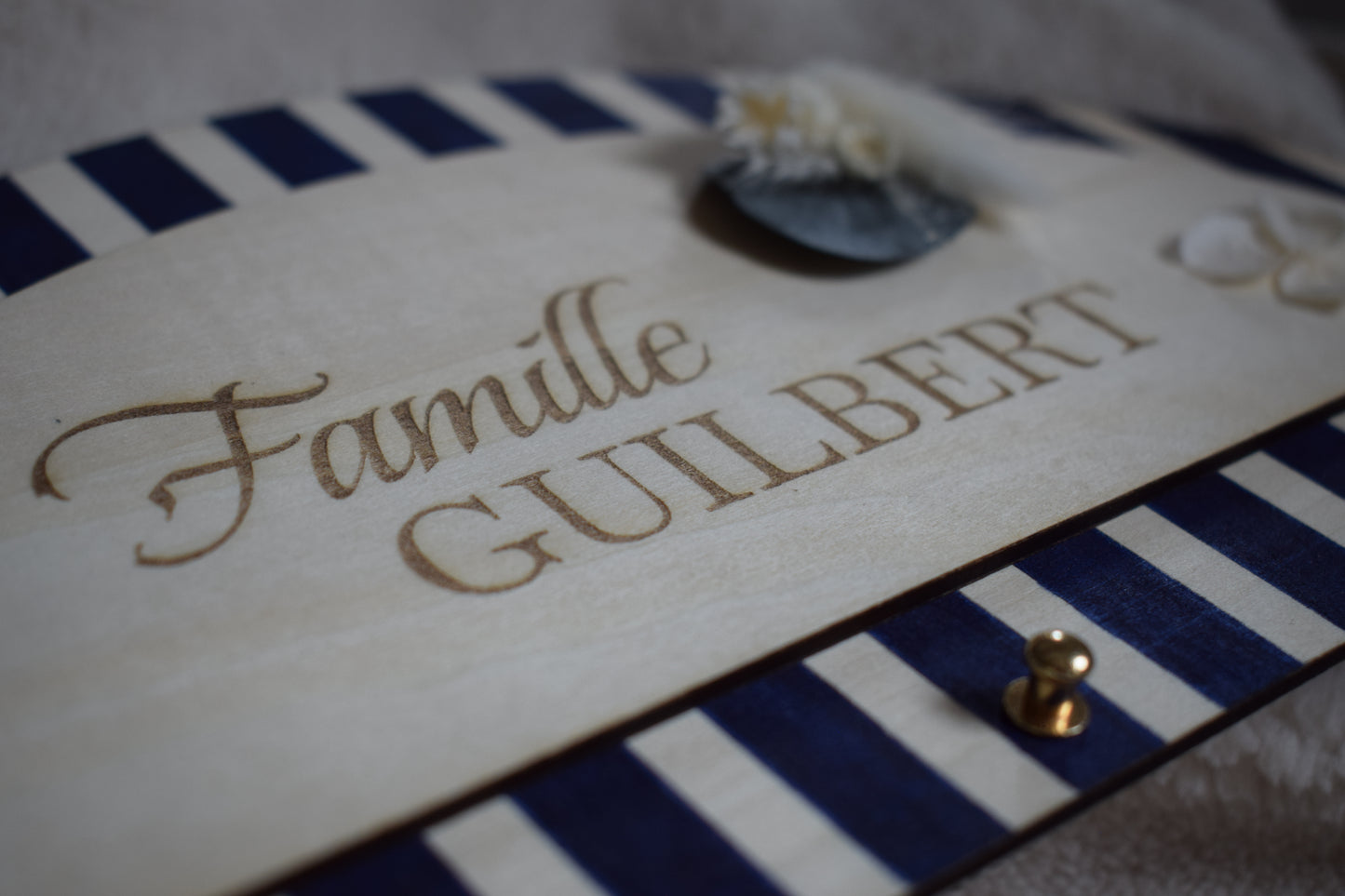 Porte-clés mural personnalisé en bois – Décoration entrée Famille