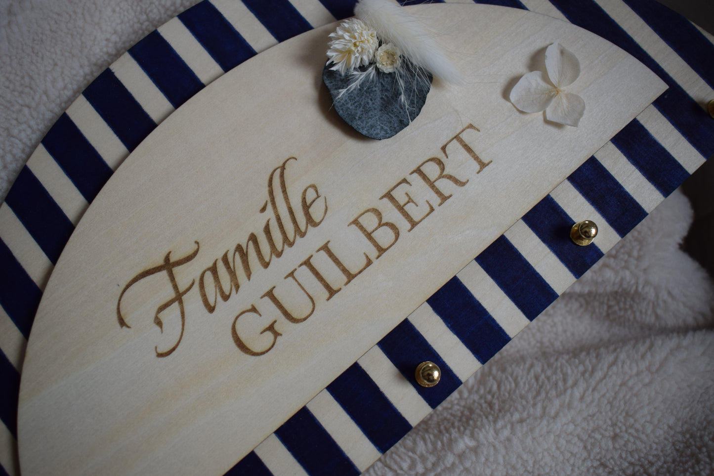 Porte-clés mural personnalisé en bois – Décoration entrée Famille