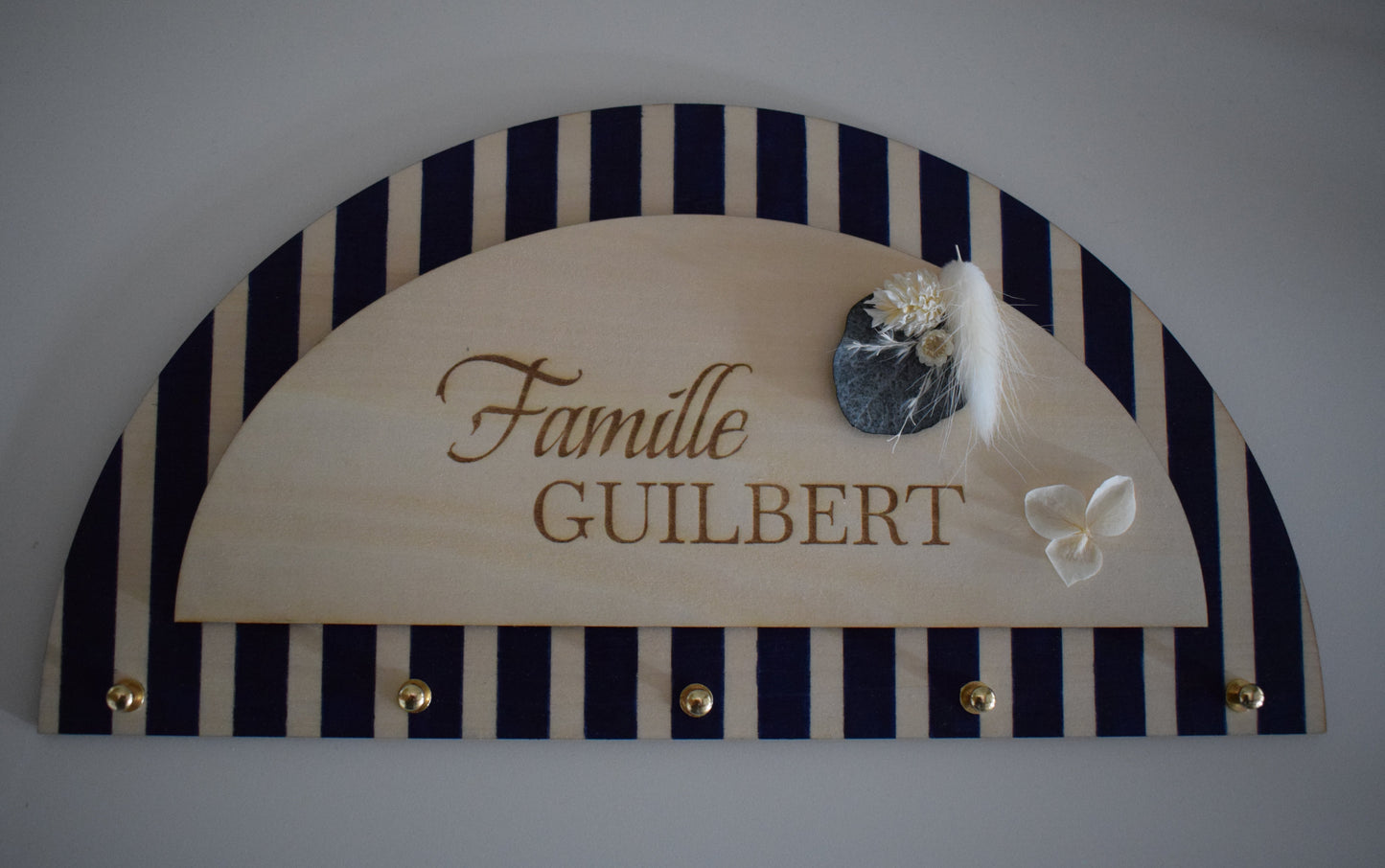 Porte-clés mural personnalisé en bois – Décoration entrée Famille