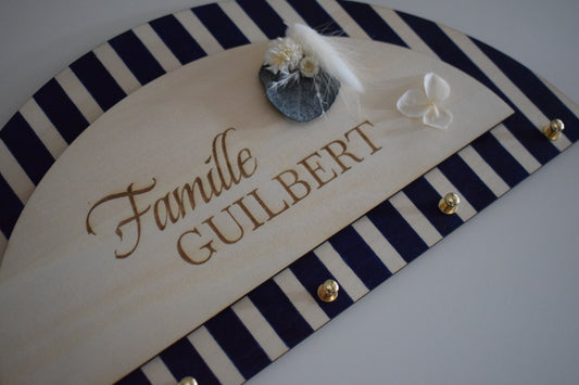 Porte-clés mural personnalisé en bois – Décoration entrée Famille