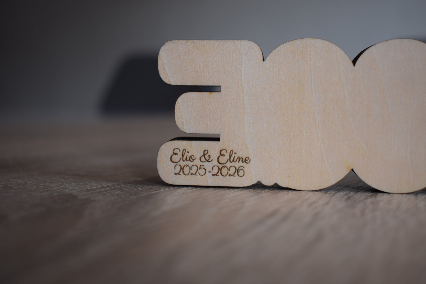 Plaque Prénom en Bois Personnalisée « Maîtresse » – Cadeau Fin d'Année Scolaire Original