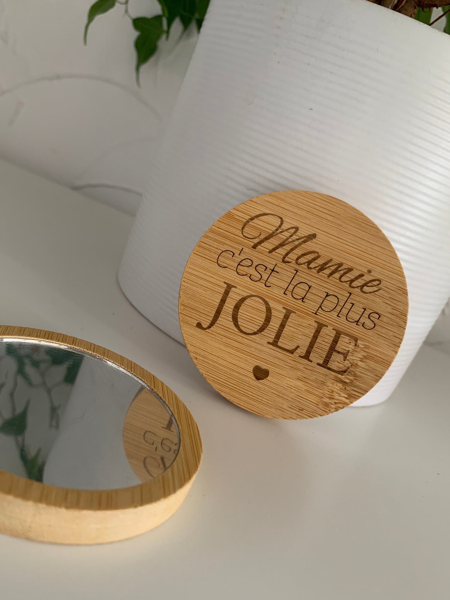 Miroir de poche en bambou gravé - .. la plus jolie