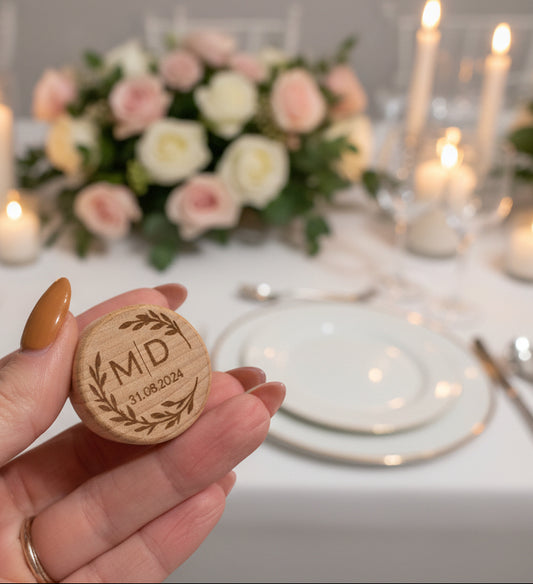 Bouchon de vin gravé Initiales - Couronne feuilles