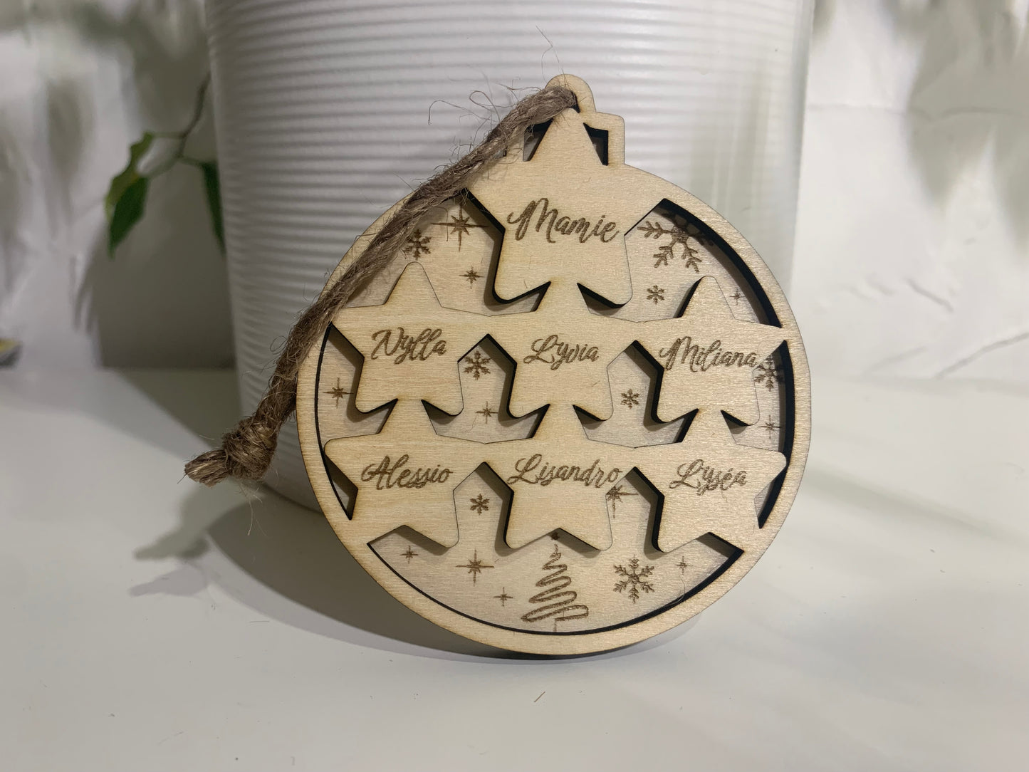Boule de Noël étoile famille/prénoms