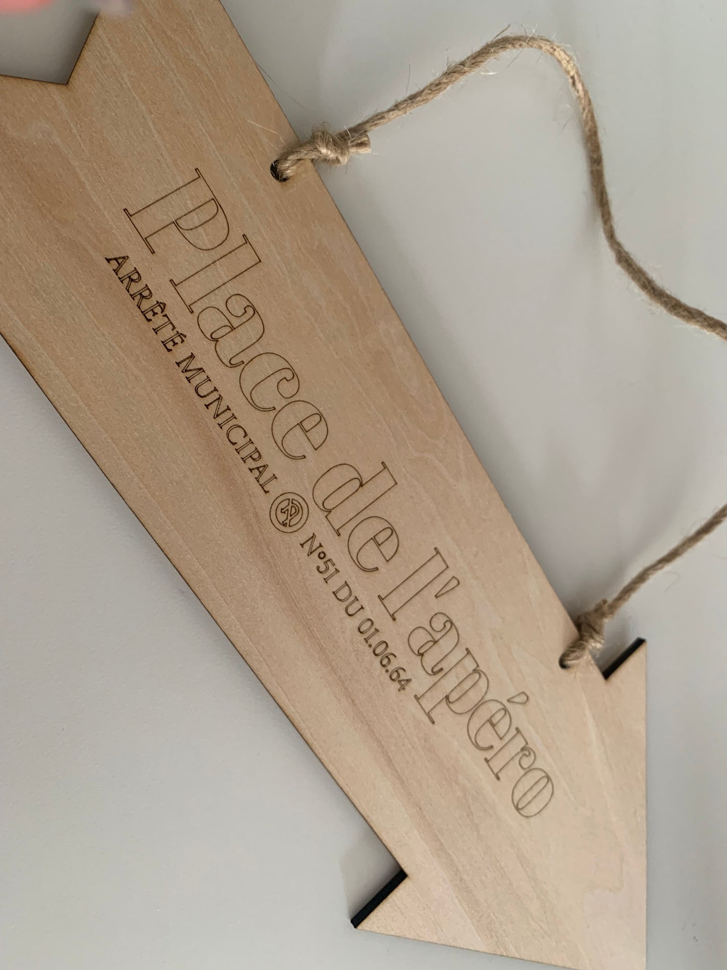 Flèches directionnelles personnalisées, en bois gravés