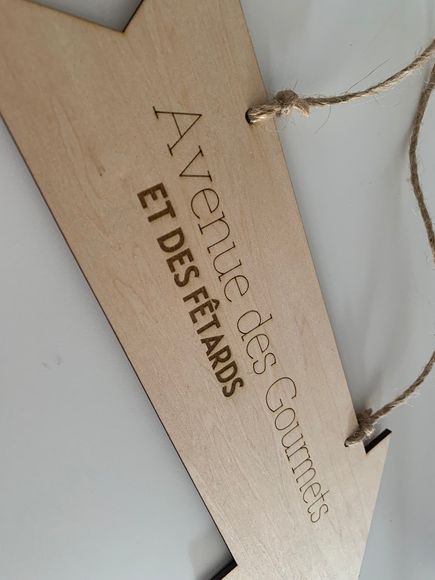 Flèches directionnelles personnalisées, en bois gravés
