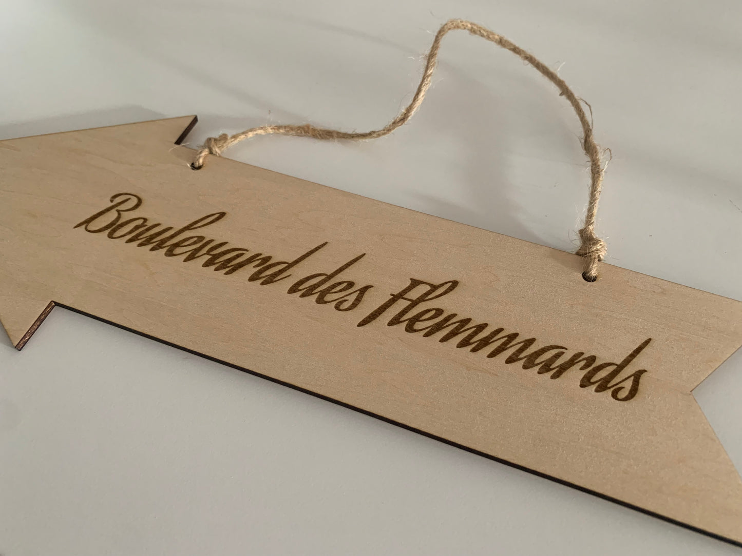 Flèches directionnelles personnalisées, en bois gravés