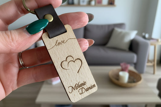 Porte clé en bois gravé - personnalisé coeur