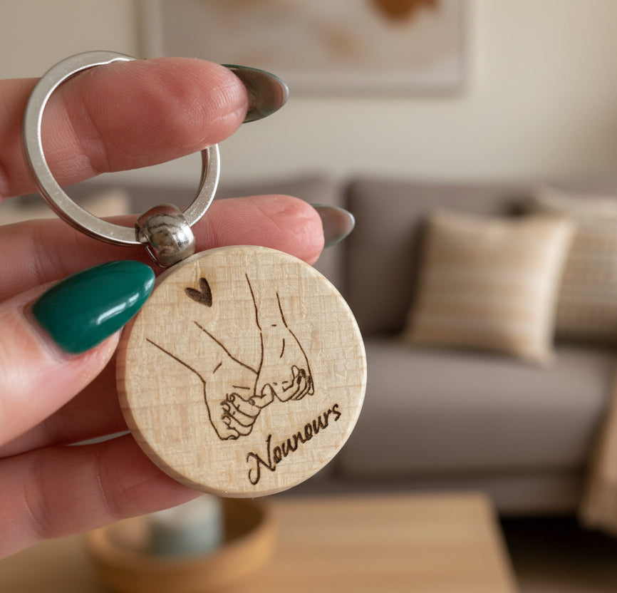 Porte clé en bois gravé - personnalisé mains entrelacées