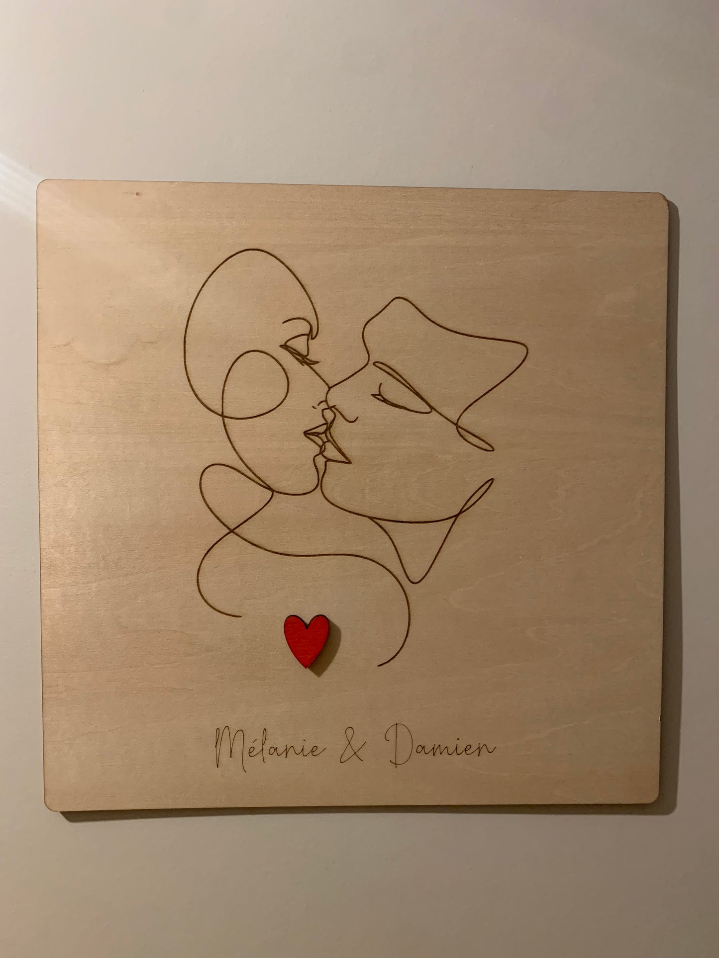 Tableau personnalisé couple – Illustration baiser avec prénoms