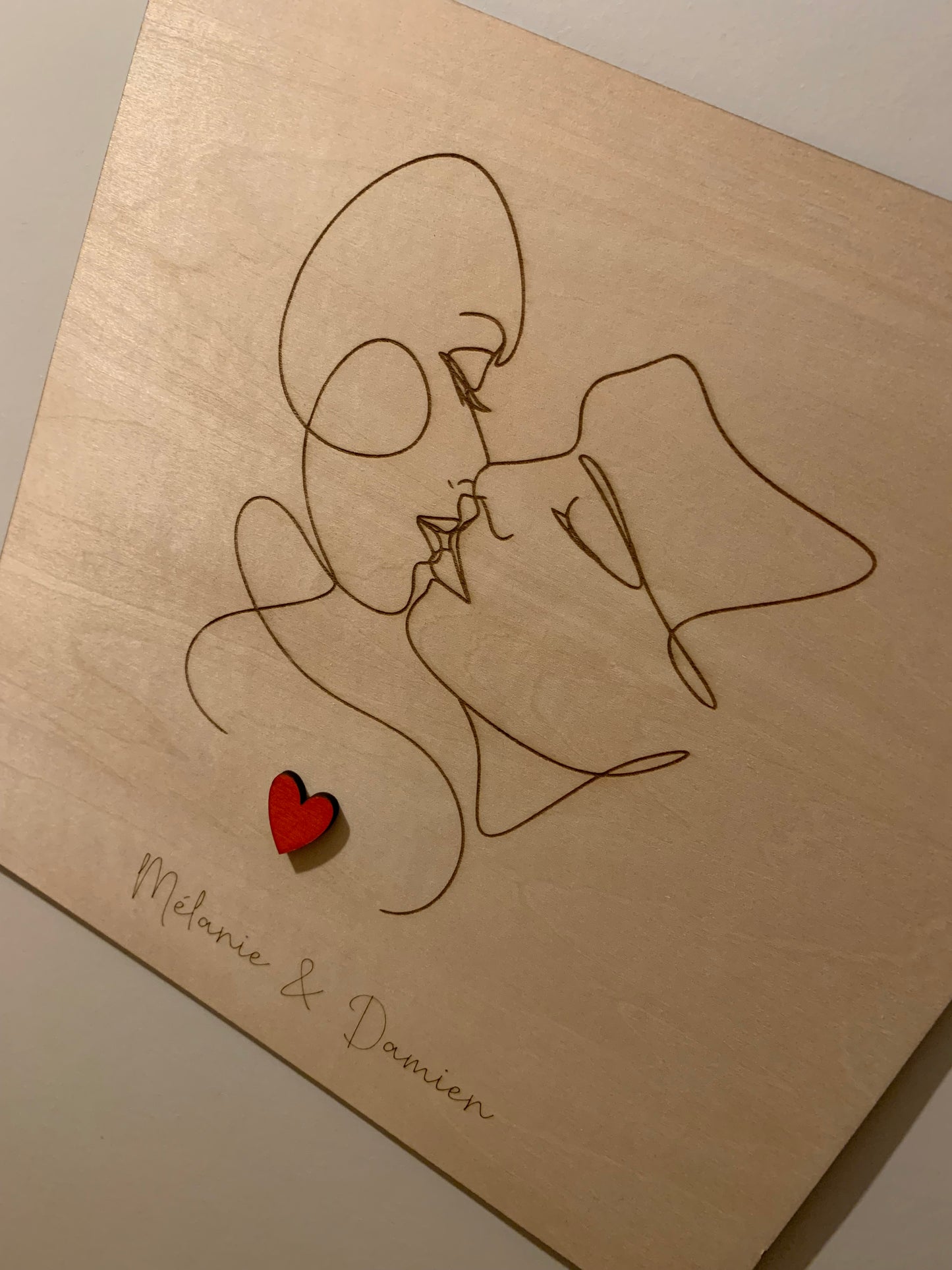 Tableau personnalisé couple – Illustration baiser avec prénoms