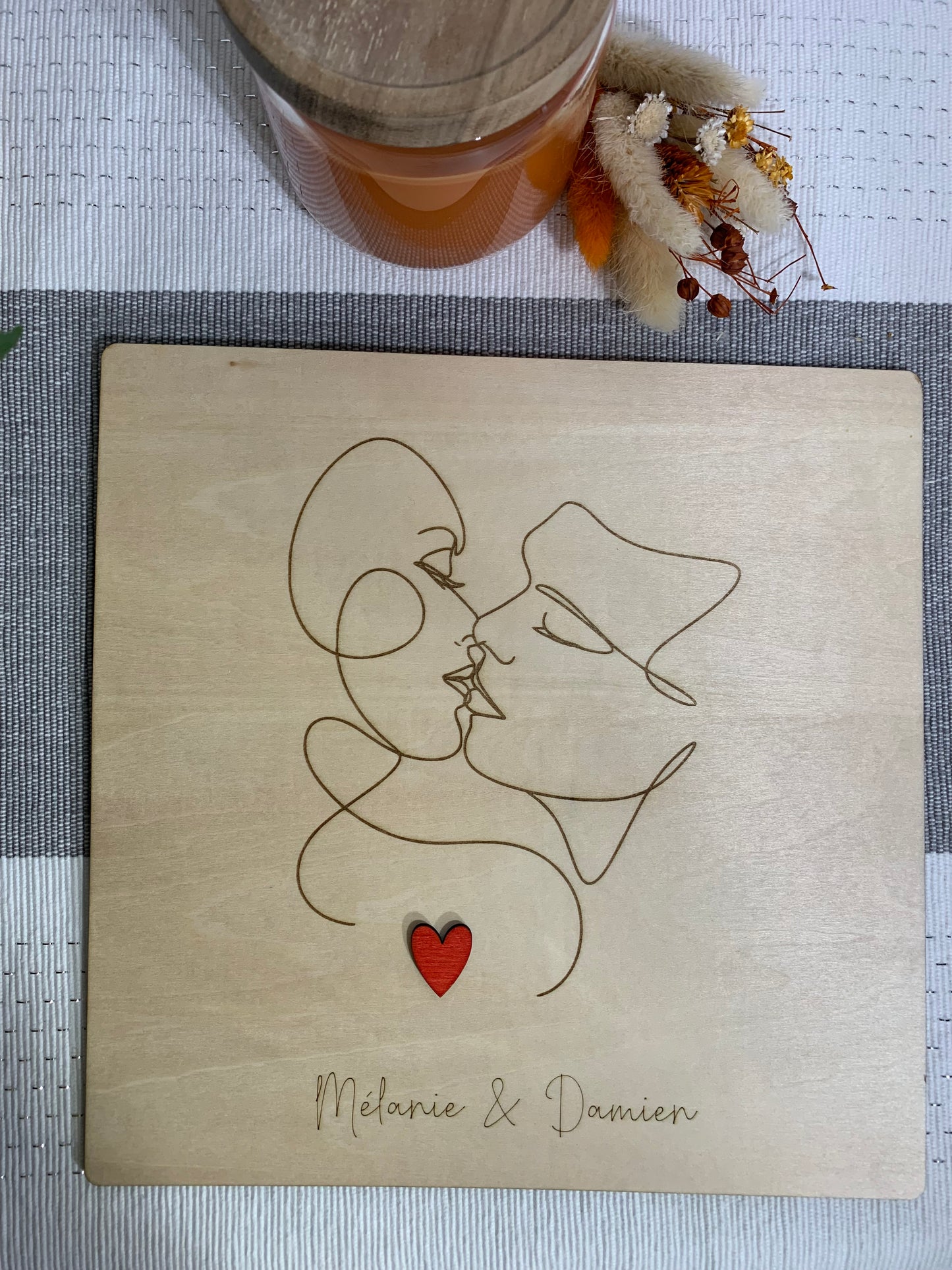 Tableau personnalisé couple – Illustration baiser avec prénoms