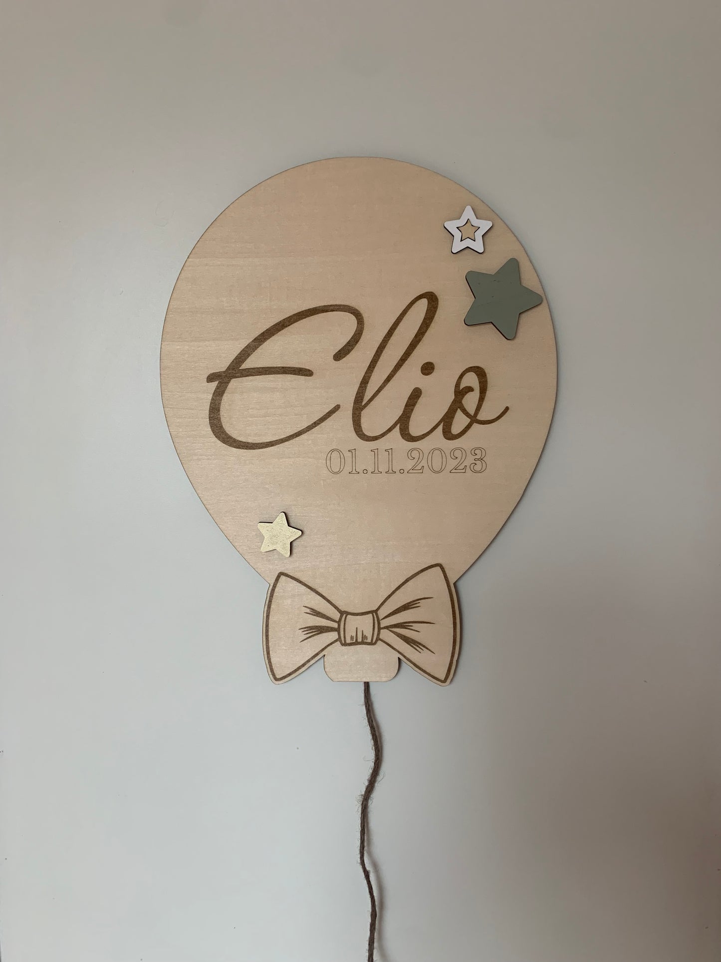 Décoration murale Ballon en bois - Personnalisée étoiles