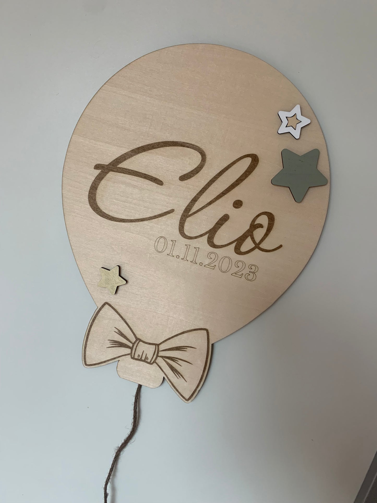 Décoration murale Ballon en bois - Personnalisée étoiles