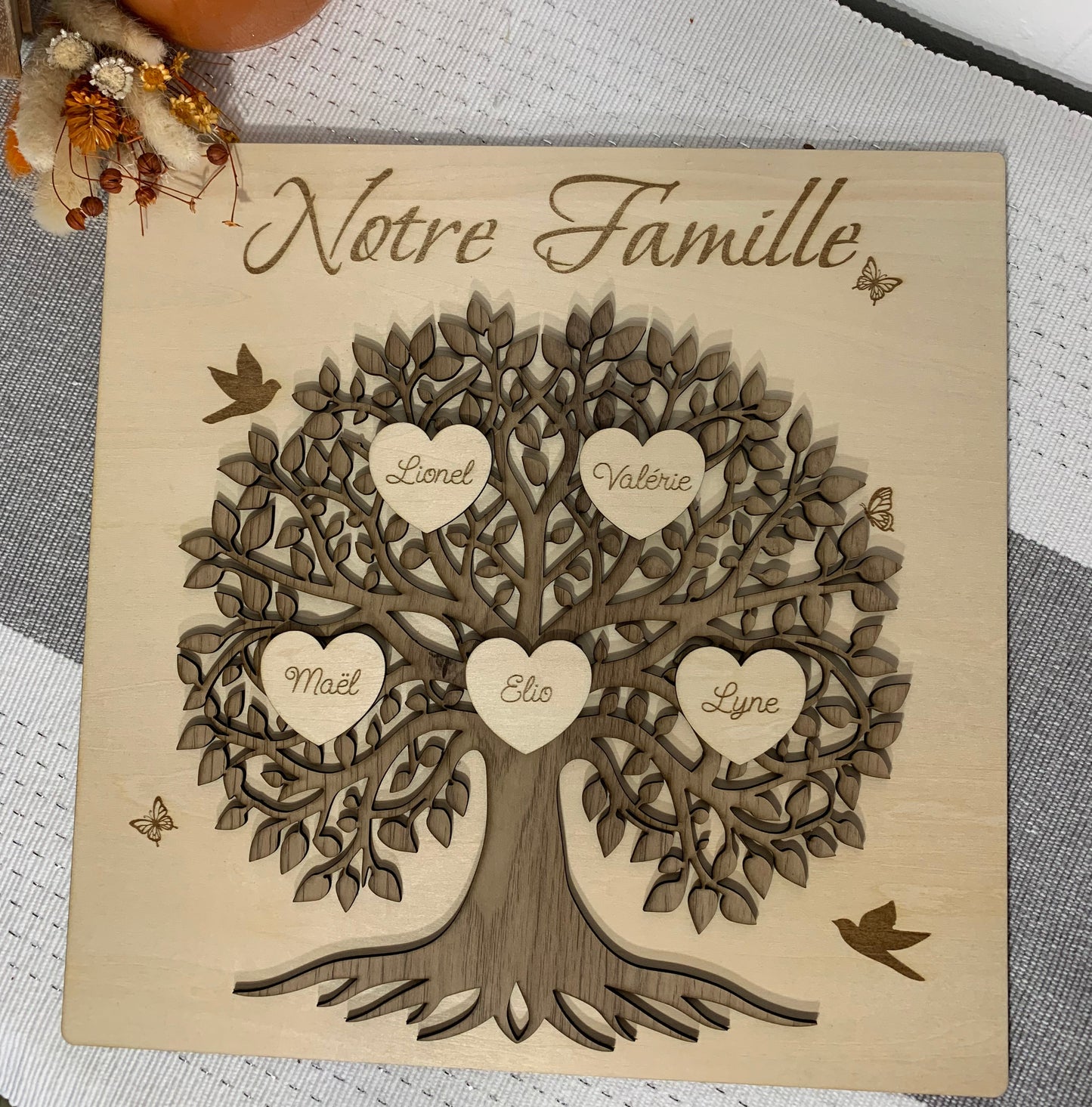 Tableau en bois Arbre de vie - Personnalisé cœurs Prénoms Notre Famille