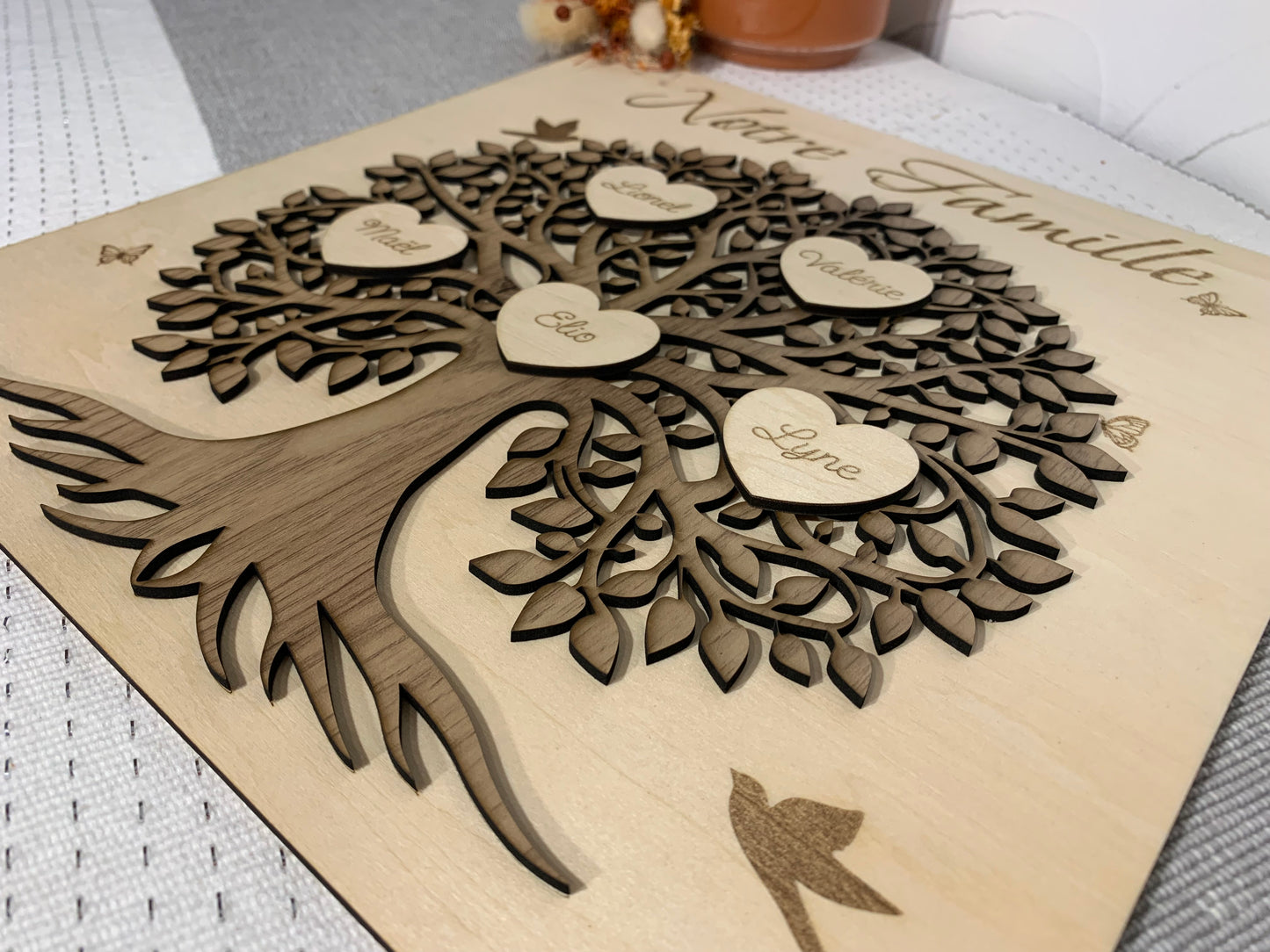 Tableau en bois Arbre de vie - Personnalisé cœurs Prénoms Notre Famille