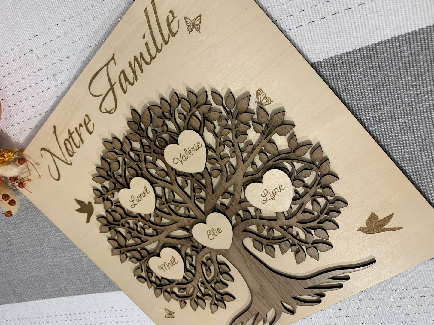 Tableau en bois Arbre de vie - Personnalisé cœurs Prénoms Notre Famille