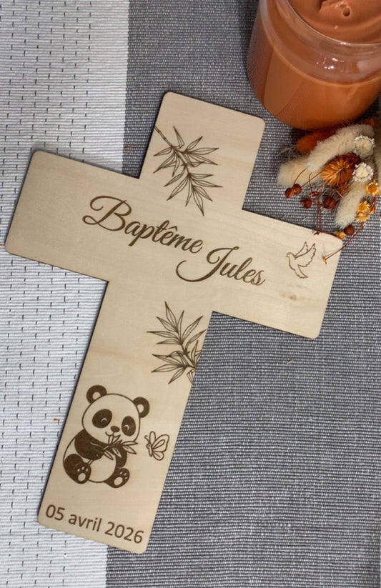 Croix en bois gravée – Souvenir de Baptême personnalisé Panda