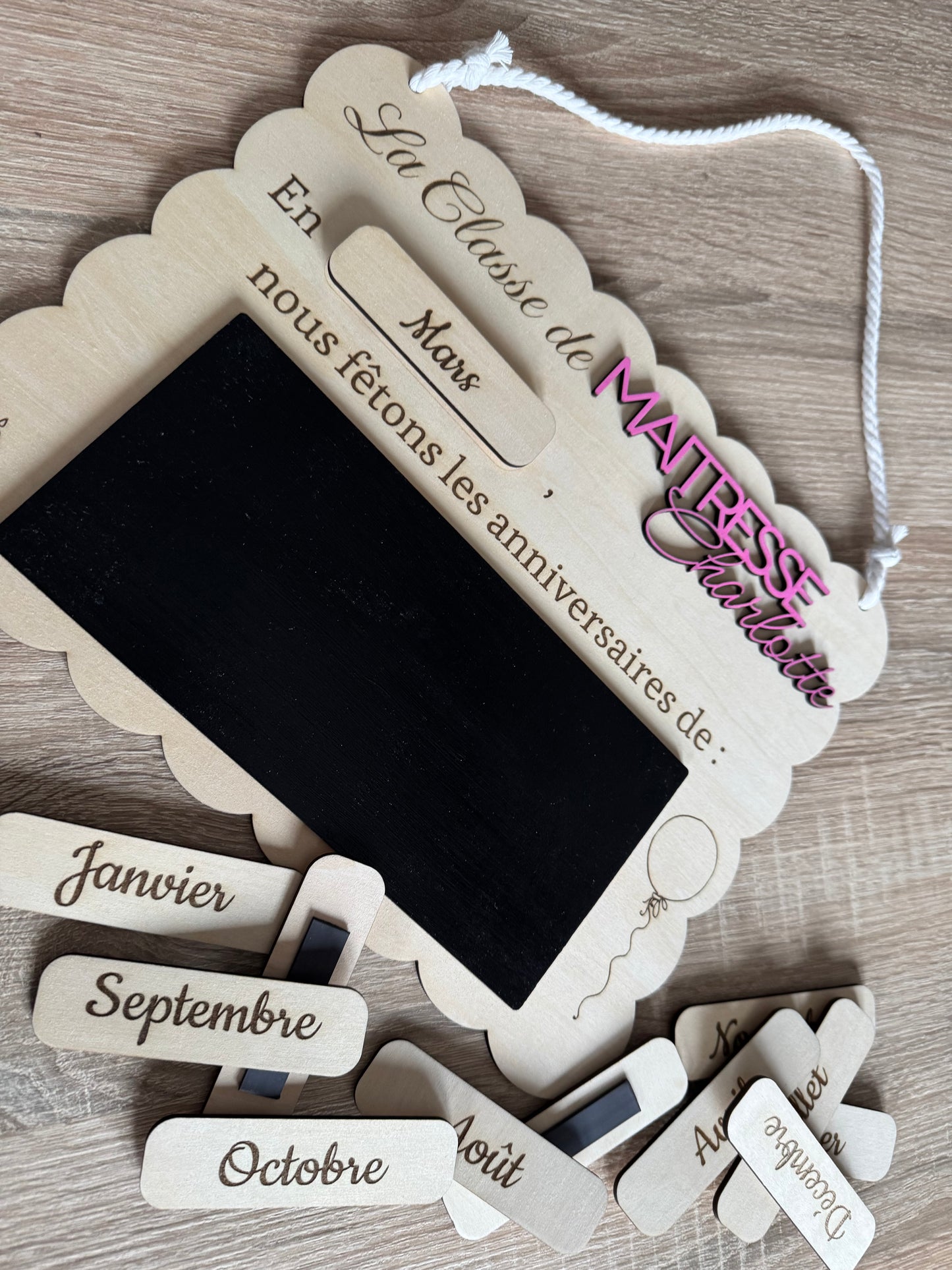 Tableau Anniversaire Classe Personnalisé en Bois – Cadeau Maîtresse