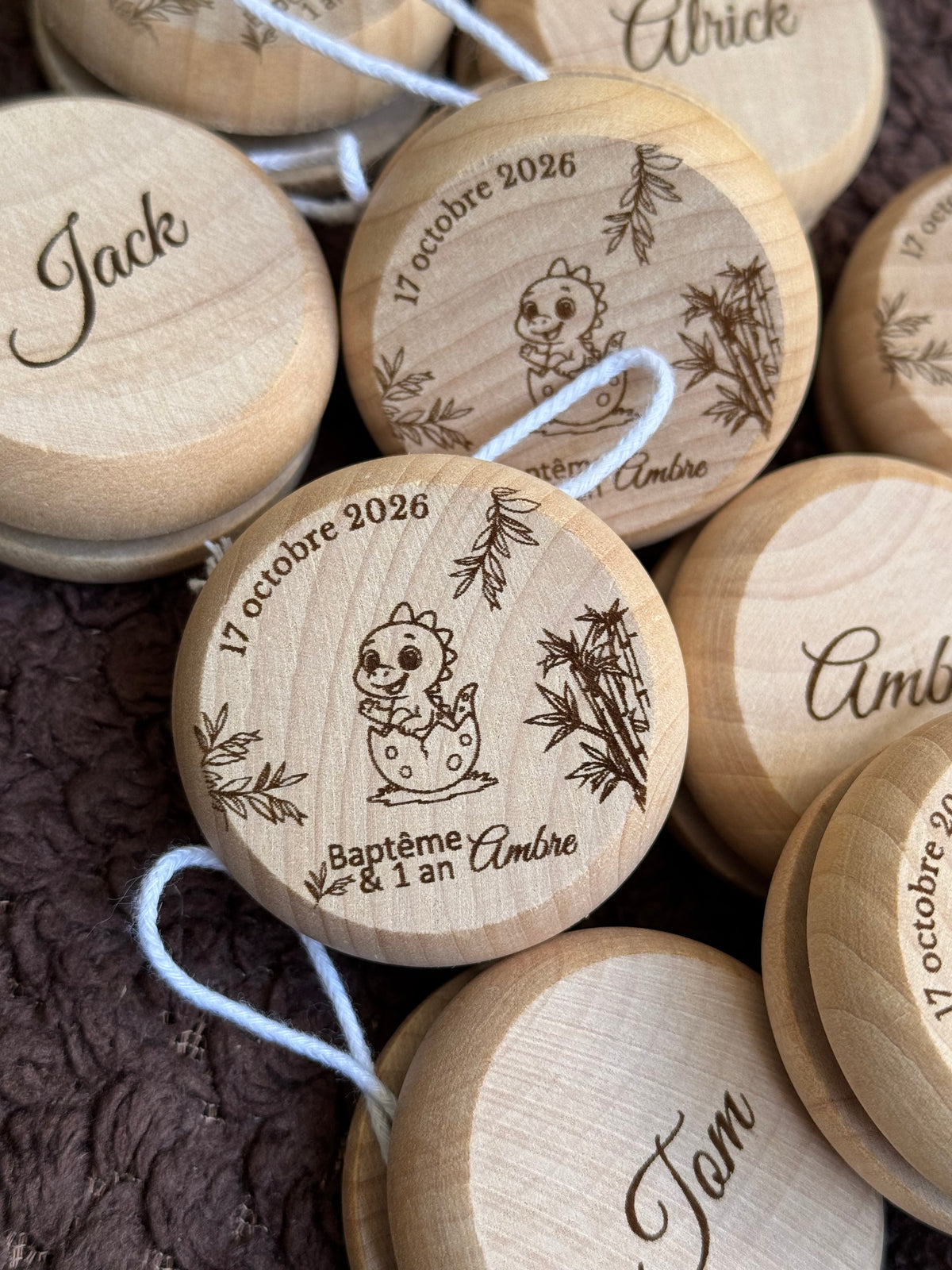 Yoyo en bois personnalisé baptême – dinosaure